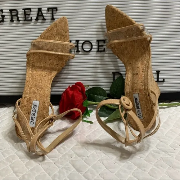 🛍️🛍️ HOST PICK 🎁 Cape Robbin Women's Tan and transparent Cork Sandals