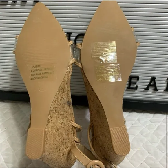🛍️🛍️ HOST PICK 🎁 Cape Robbin Women's Tan and transparent Cork Sandals