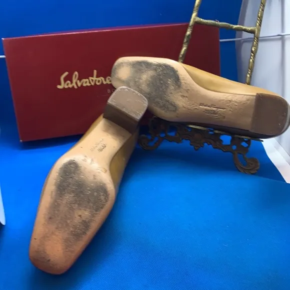 👠 Salvatore Ferragamo yellow leather Shoes heels pumps