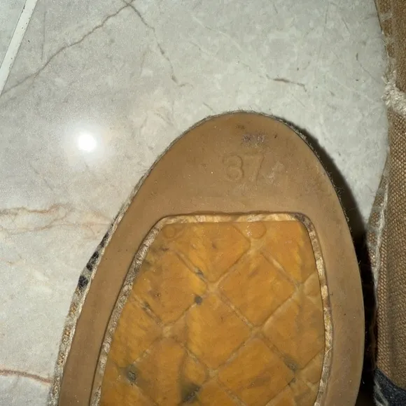 100% Authentic CHANEL women shoes flats size 37, US 6.5
