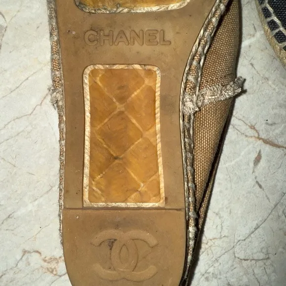 100% Authentic CHANEL women shoes flats size 37, US 6.5