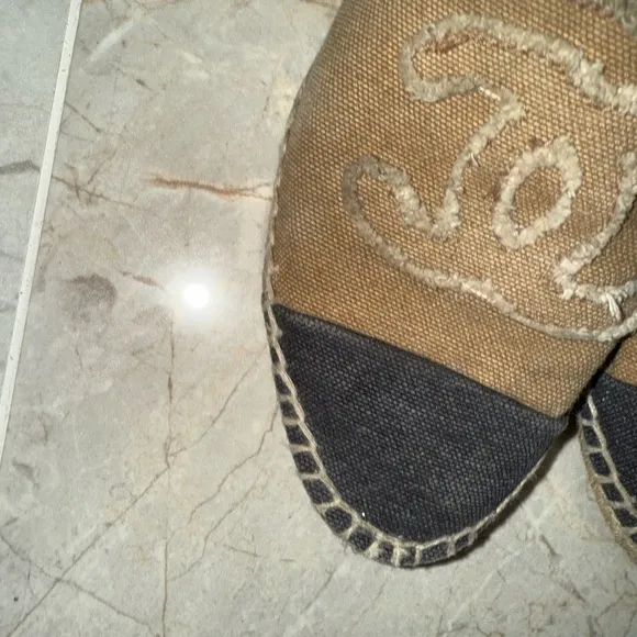 100% Authentic CHANEL women shoes flats size 37, US 6.5