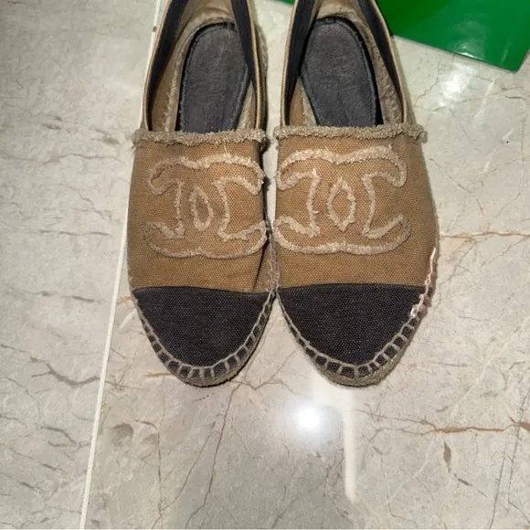 100% Authentic CHANEL women shoes flats size 37, US 6.5