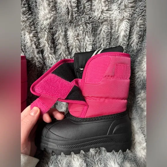 240: Polo Ralph Lauren Todder Girl Snow Boots