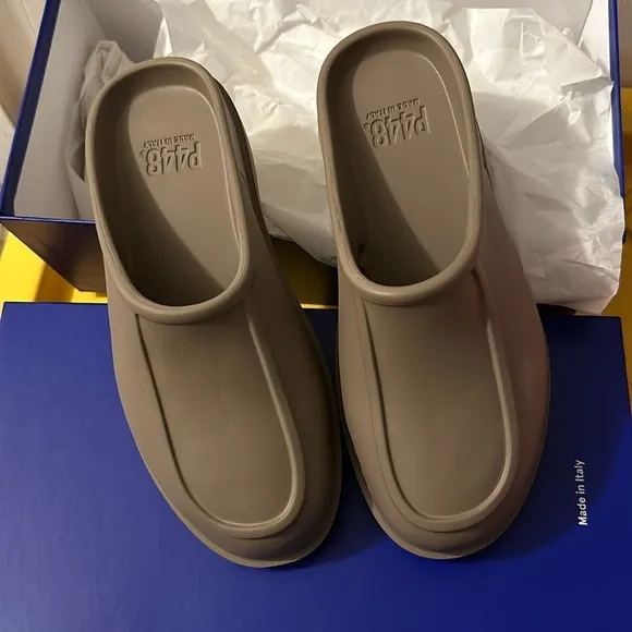 38/39 P448 shower pool shoes
