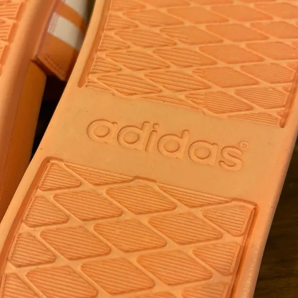 Adidas Adilette Comfort Slides Sandals Shoes Coral B43528 Women’s Size 8