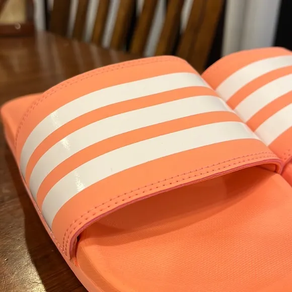 Adidas Adilette Comfort Slides Sandals Shoes Coral B43528 Women’s Size 8