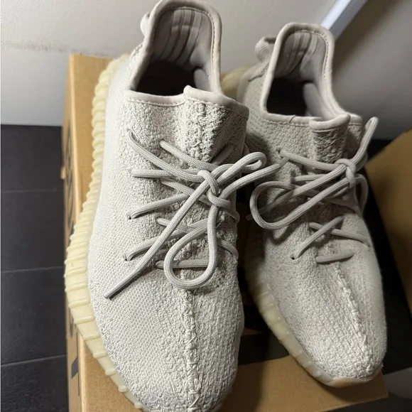 Adidas Cream Sneakers Sleek Knit Design