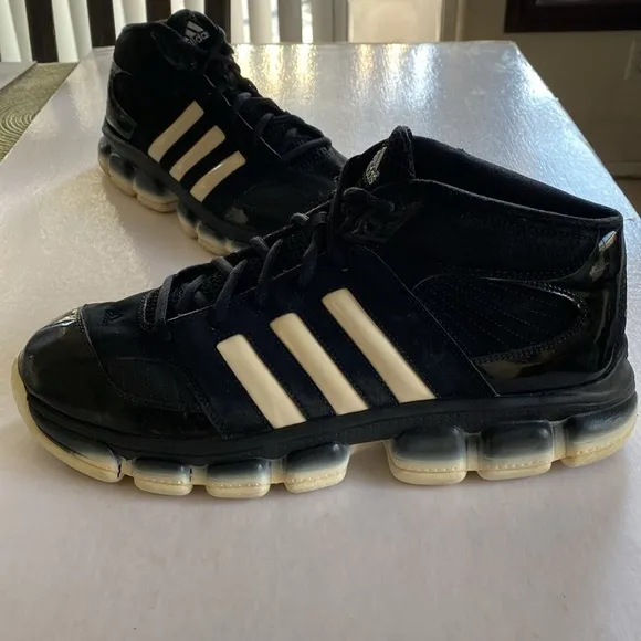 ADIDAS Men’s Black and White Leather Basketball Shoes Art # G08108 Size 12