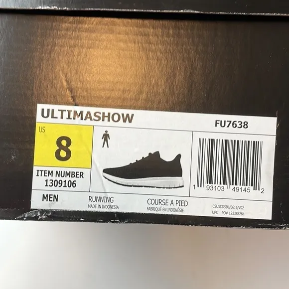 Adidas new with box (NWT) Ultimashow black and white running shoes size Mens 8