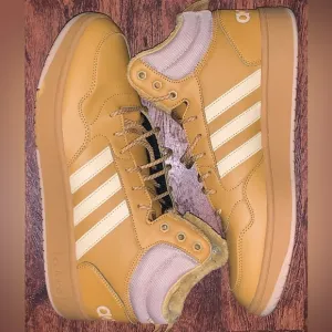 Adidas size 11.5 mens casual shoes