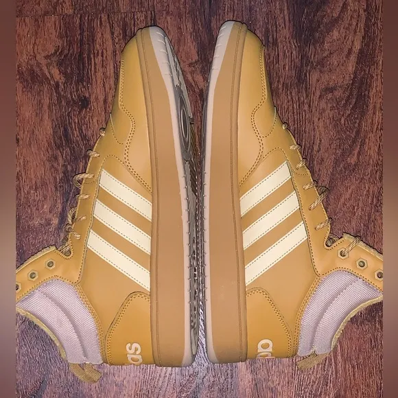Adidas size 11.5 mens casual shoes