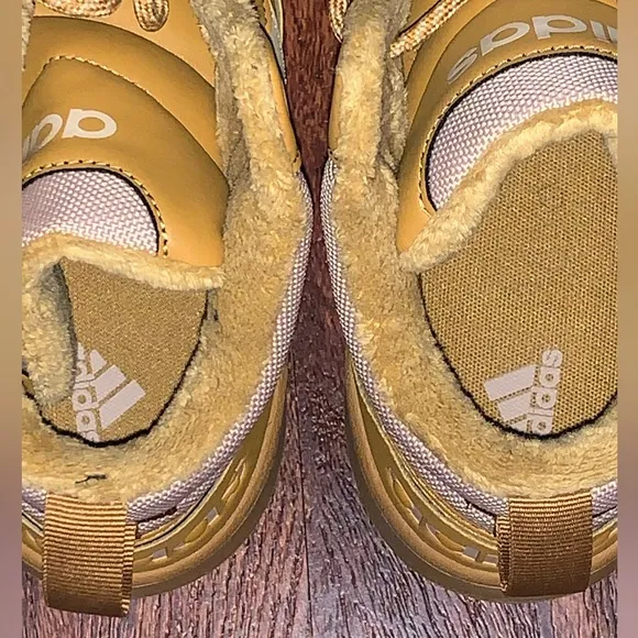 Adidas size 11.5 mens casual shoes
