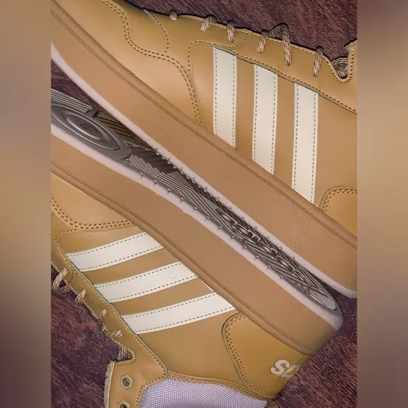 Adidas size 11.5 mens casual shoes