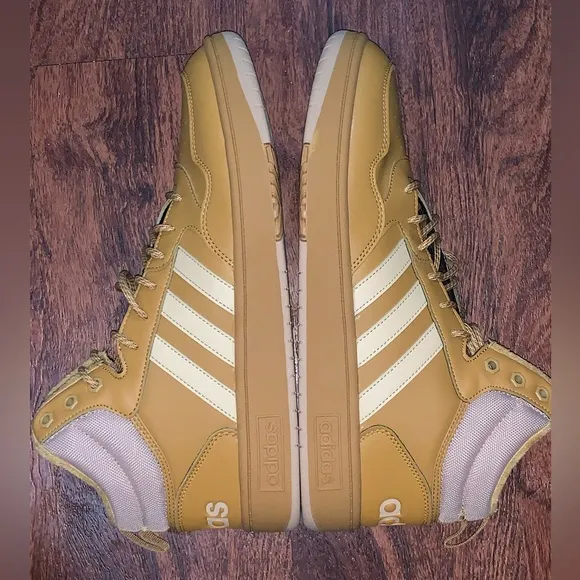 Adidas size 11.5 mens casual shoes