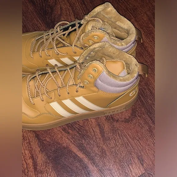 Adidas size 11.5 mens casual shoes