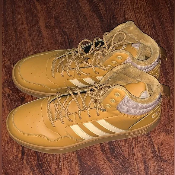 Adidas size 11.5 mens casual shoes