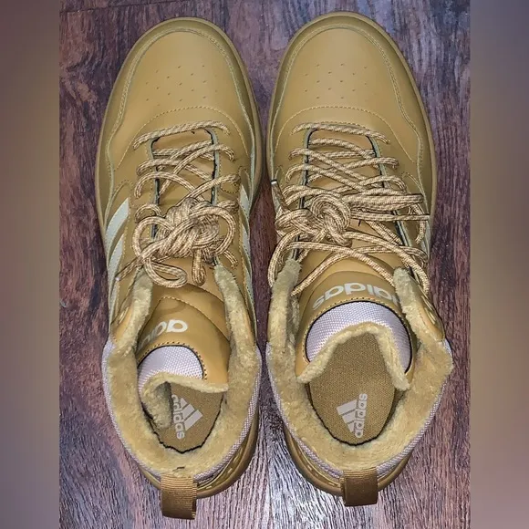 Adidas size 11.5 mens casual shoes