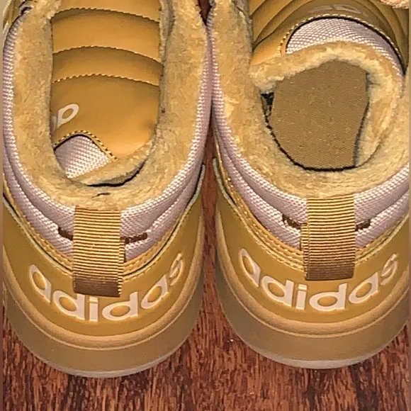 Adidas size 11.5 mens casual shoes