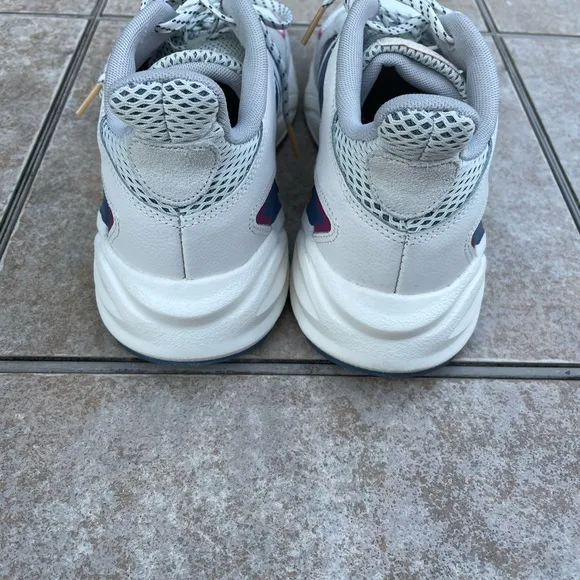 adidas Womens 90s VALASION White Running Shoes EE9907