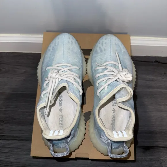 Adidas Yeezy Boost 350 V2 size 5 - Blue