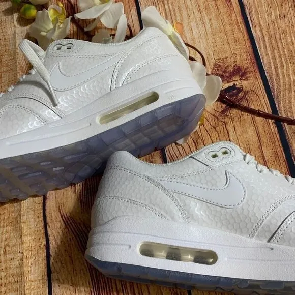 AIR MAX 1 PRM  WHITE WOMENS RUNNING SHOES