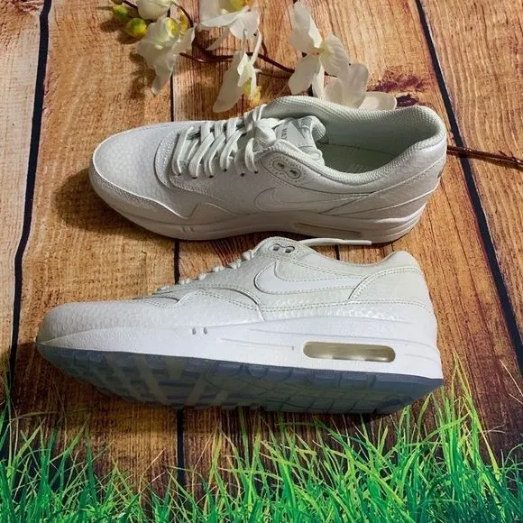 AIR MAX 1 PRM  WHITE WOMENS RUNNING SHOES
