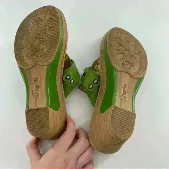Alegria sandals 35 green leather thong sticky strap orthopedic comfort wedges