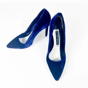 Alice &amp; Olivia Sapphire Blue Velvet Heels Stitch Details
