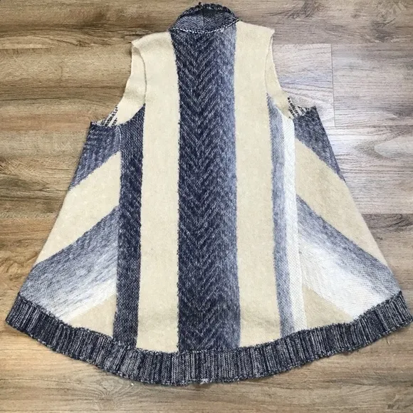ANTHRO Size XS/S Mabli Sleeping On Snow Vest Cardigan Sweater Boho Ombré Blue