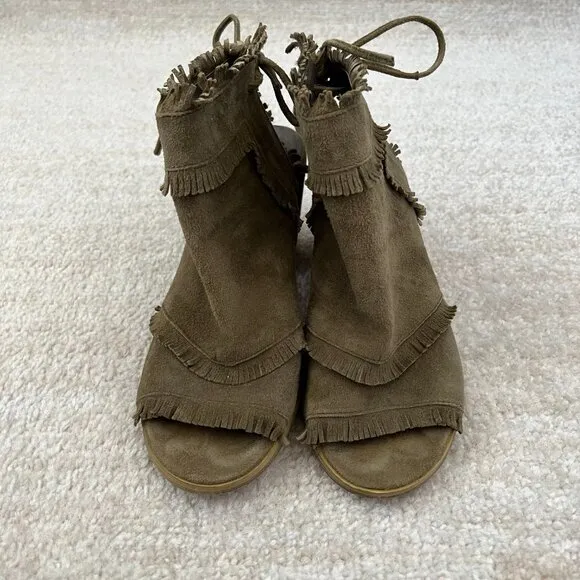 Anthropologie Silent D Gresham Fringe Heels Shoes US 6-6.5 / EU 37