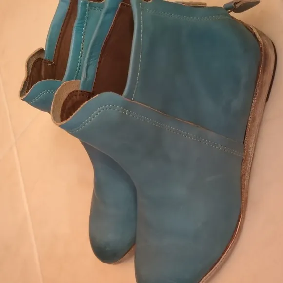 Anthropology GeeWawa torquise ankle leather boots back zipper
