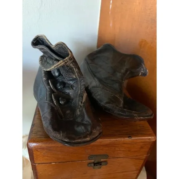 Antique Leather Baby Shoes in Wooden Box Little Daisy