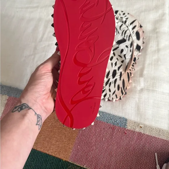 Authentic Christian Louboutin Super Loubi Gigi Flip Flop in Vintage Rose