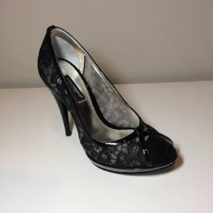 Authentic Dolce &amp; Gabbana patent leather lace pump