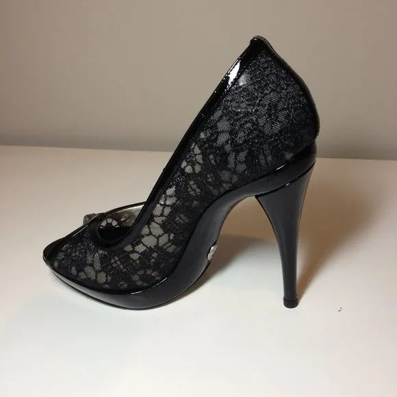 Authentic Dolce &amp; Gabbana patent leather lace pump