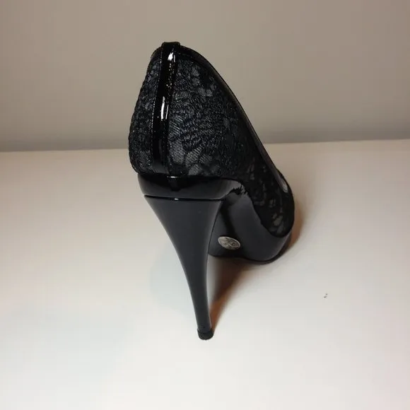 Authentic Dolce &amp; Gabbana patent leather lace pump