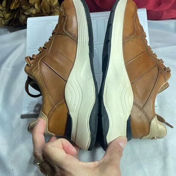 (B2) BOSI, women's leather tennis shoes, size 38/7 USA