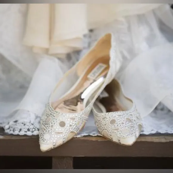 Badgley Mischka Gigi Flats (Size 8.5)