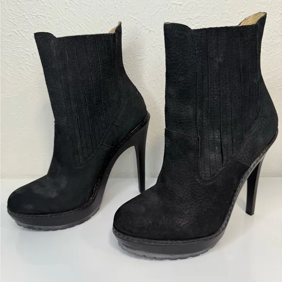 BCBGMAXAZRIA Virginia black suede high heel ankle boots, size 8