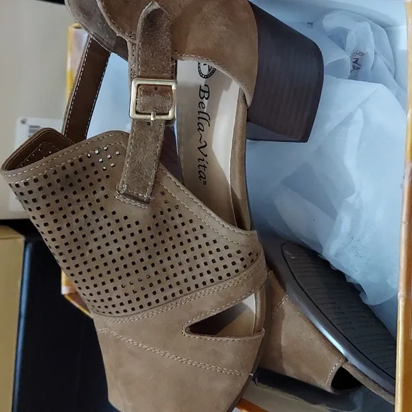 Bella Vita Womens Illiana Leather Heeled Sandals