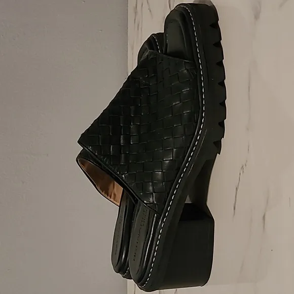 Bernardo Studio Black Basket Weave Woven Leather Heeled Slide Sandals Womens 8.5