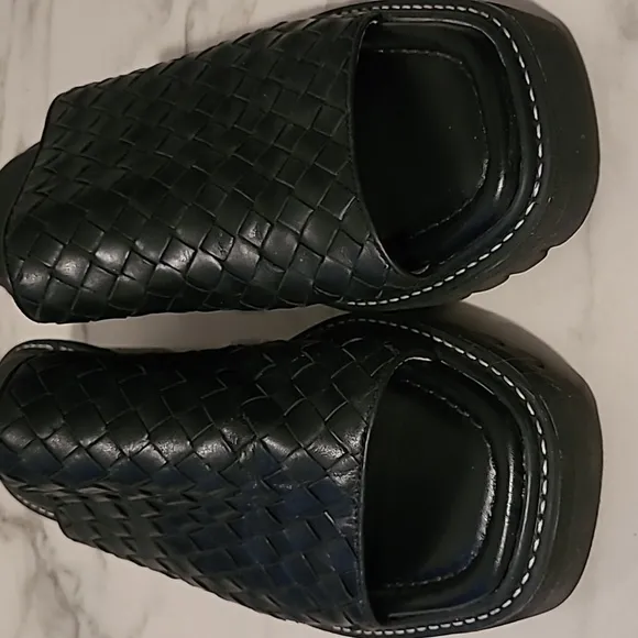 Bernardo Studio Black Basket Weave Woven Leather Heeled Slide Sandals Womens 8.5