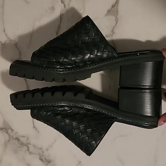 Bernardo Studio Black Basket Weave Woven Leather Heeled Slide Sandals Womens 8.5