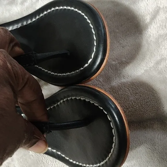 BERNARDO Wedge thong slide in sandals size 5.5M