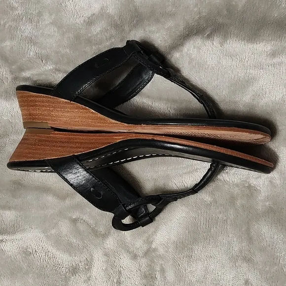 BERNARDO Wedge thong slide in sandals size 5.5M