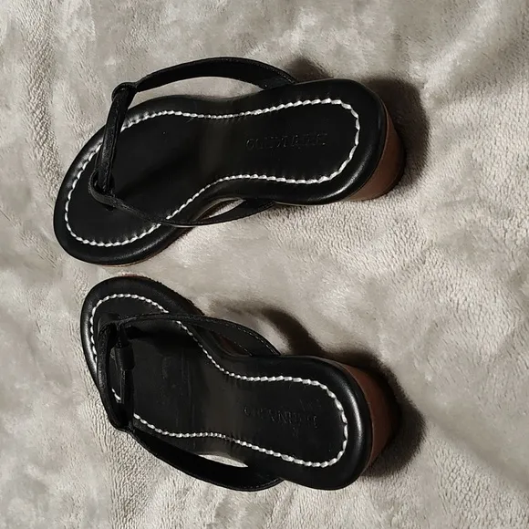 BERNARDO Wedge thong slide in sandals size 5.5M