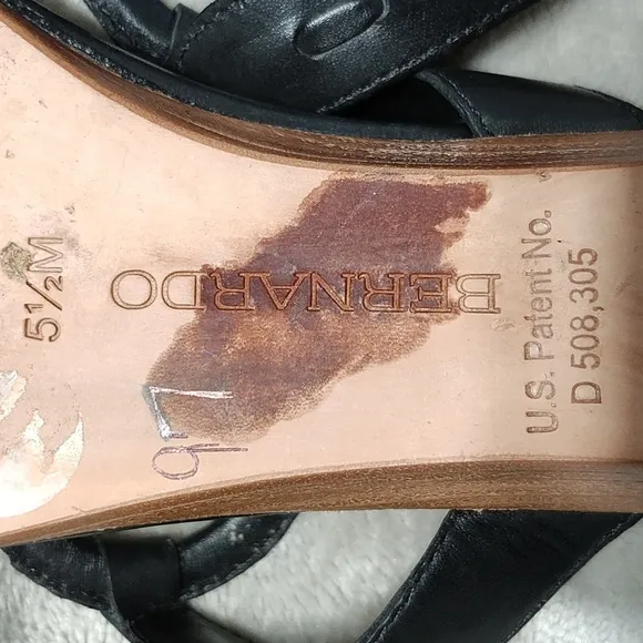 BERNARDO Wedge thong slide in sandals size 5.5M