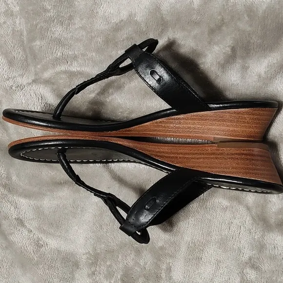 BERNARDO Wedge thong slide in sandals size 5.5M