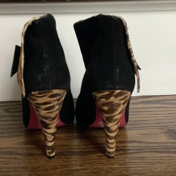 Betsey Johnson Tobi Black Suede/Leopard Print Ankle Boots Womens 6.5